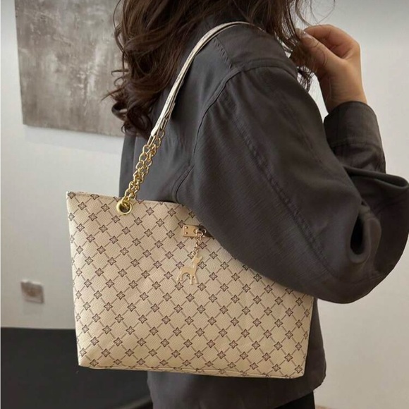 ⚠️Clearance Patterned Chain Shoulder Tote Bag Elegant Cream Designer Gold Accent - Picture 5 of 9